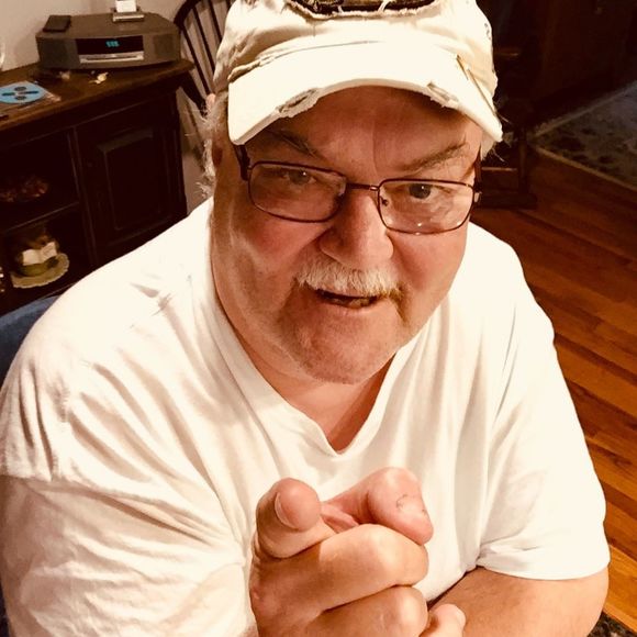 Profile Picture of Robin Grimes (@robingrimes) on Poshmark