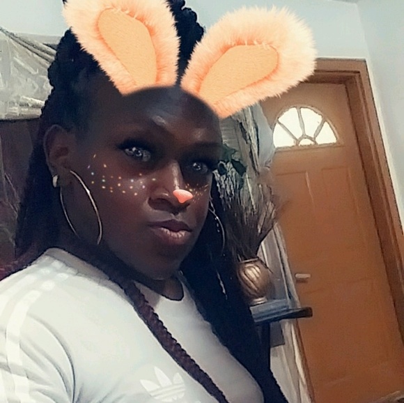 Nikki Holmes - Poshmark Profile Picture of Nikki Holmes (@nikkiholmes850) on Poshmark