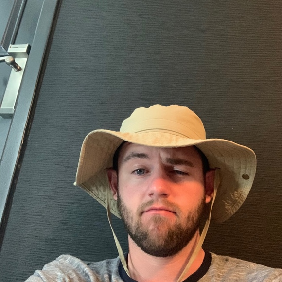 Profile Picture of Benjamin Huels (@huelsben98) on Poshmark
