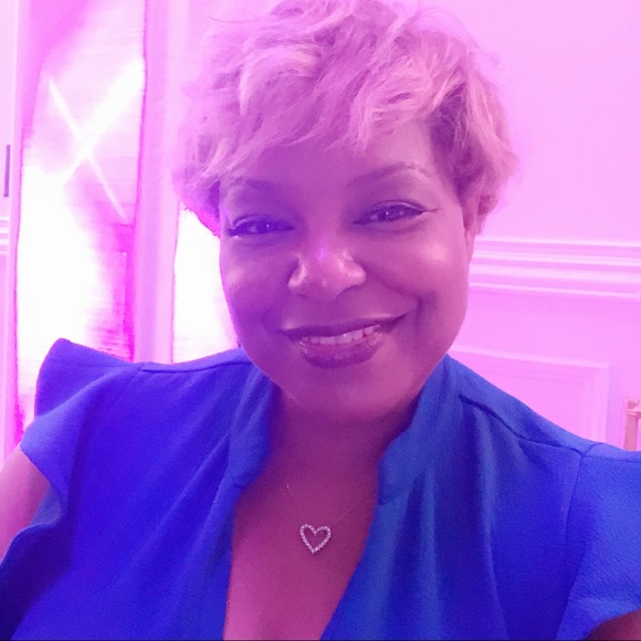 Doneva P - Poshmark Profile Picture of Doneva P (@evalution6589) on Poshmark