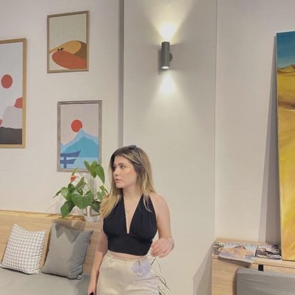 Profile Picture of Merve Çevik (@merveca) on Poshmark