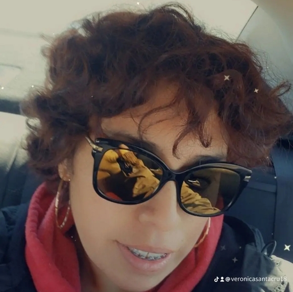 Profile Picture of Veronica Santacruz (@verodantacruz) on Poshmark