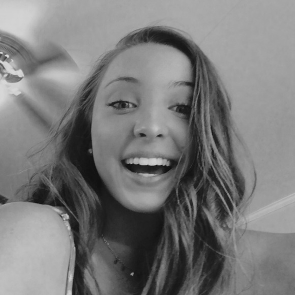 Profile Picture of Bailey Harter (@bmhm47711) on Poshmark