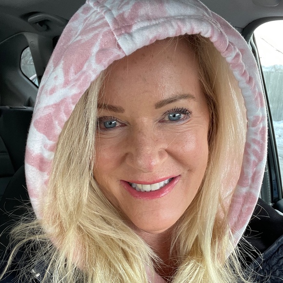 Profile Picture of Linda Cooke (@lindacooke1962) on Poshmark