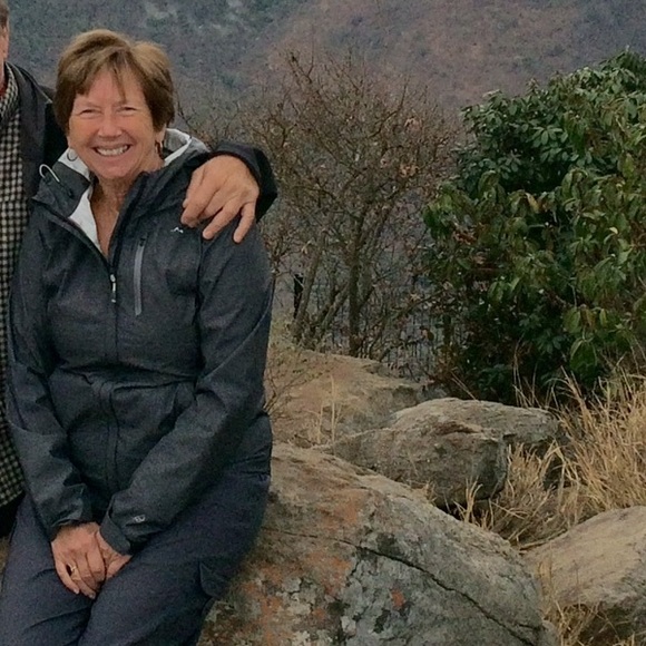 Profile Picture of Barbara Bessinger (@barbbeeq) on Poshmark