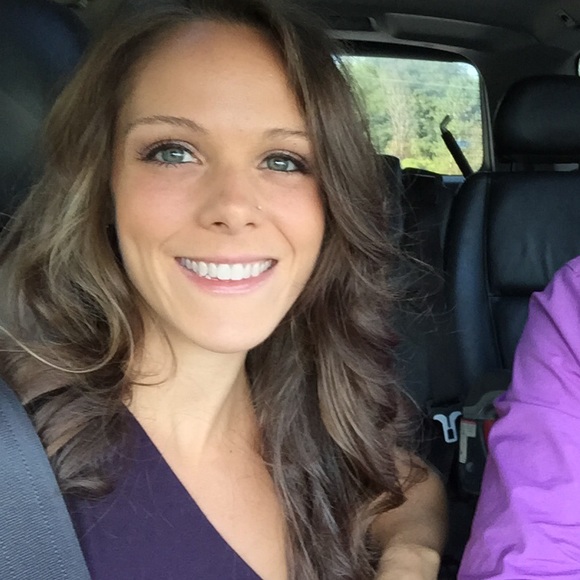 Profile Picture of Kara Bouchett (@karabouchett) on Poshmark