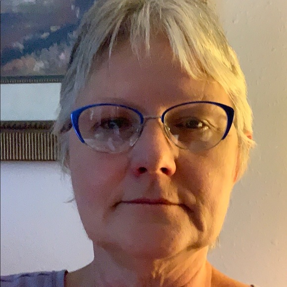 Profile Picture of Jess Hughes (@jesshughes52) on Poshmark