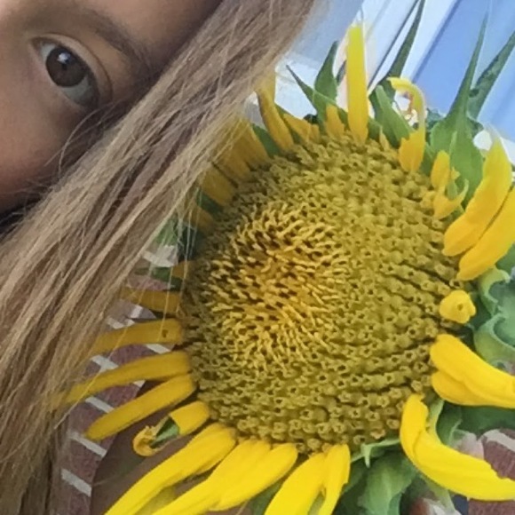 Profile Picture of Ava Lukacsek (@amlukacsek12) on Poshmark