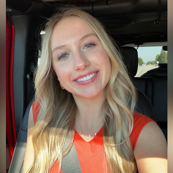Profile Picture of Emily Baiamonte (@ebaiamonte) on Poshmark
