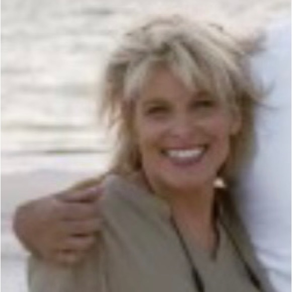 Profile Picture of Connie Littrell (@conniel63) on Poshmark