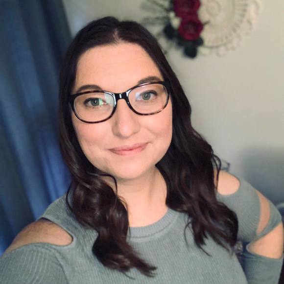 Profile Picture of Lisa Wheeler (@wheeler_lisam) on Poshmark