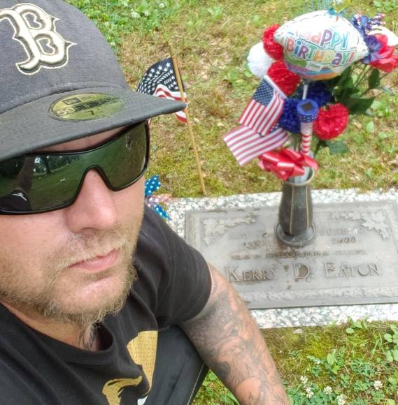 Profile Picture of Chris Eaton (@chrisksr) on Poshmark