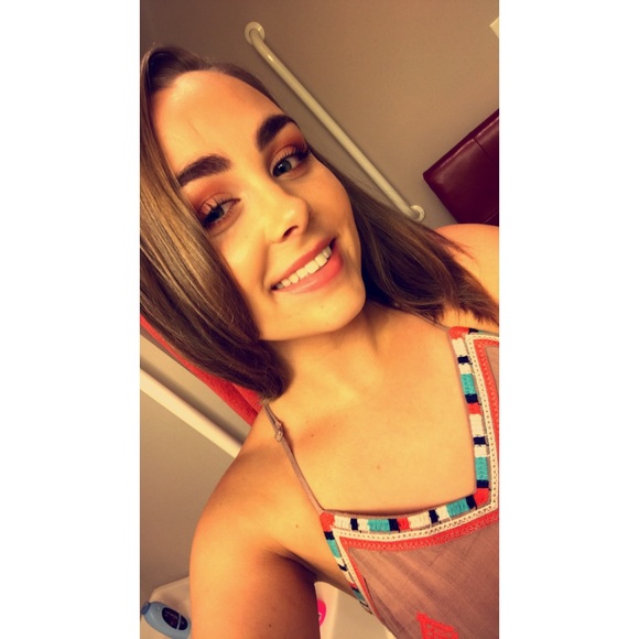 Profile Picture of Vivie Isham (@visham) on Poshmark