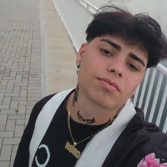 Profile Picture of Lazaro Sacre (@lazarosam8) on Poshmark