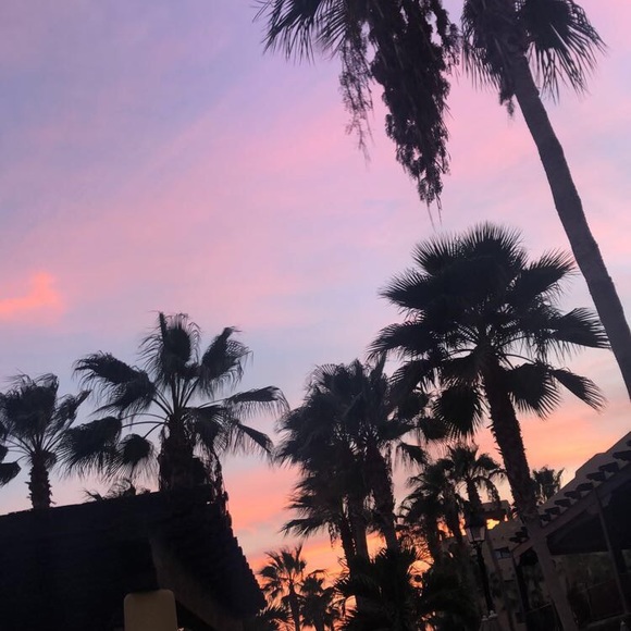 Profile Picture of Jola Leskiw (@jolas_closet) on Poshmark