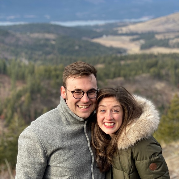 Profile Picture of Emily Andrews (@eschutz14) on Poshmark