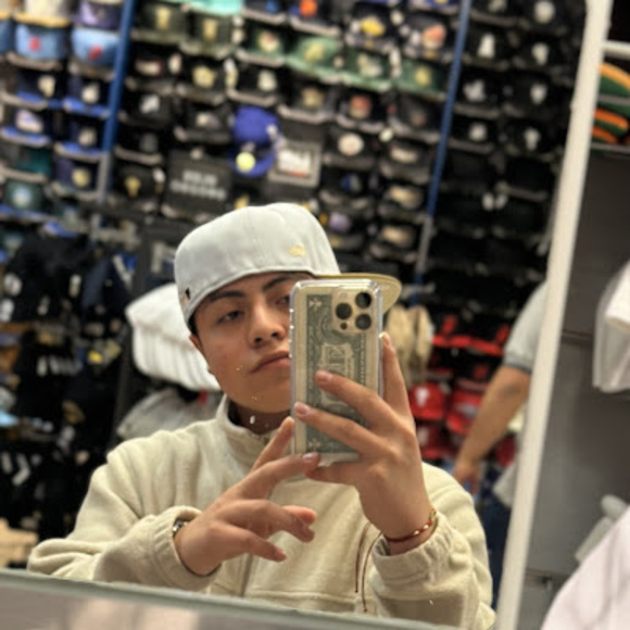 Profile Picture of Kevin Caballero (@kevincaballe678) on Poshmark