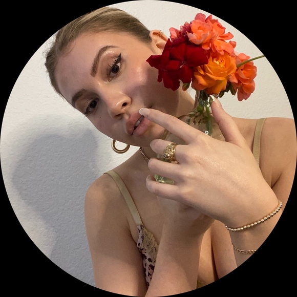 Profile Picture of Veronica Rasmussen (@veronicasofia) on Poshmark