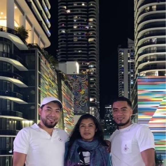 Profile Picture of Leo Miranda (@leonelmiranda8) on Poshmark