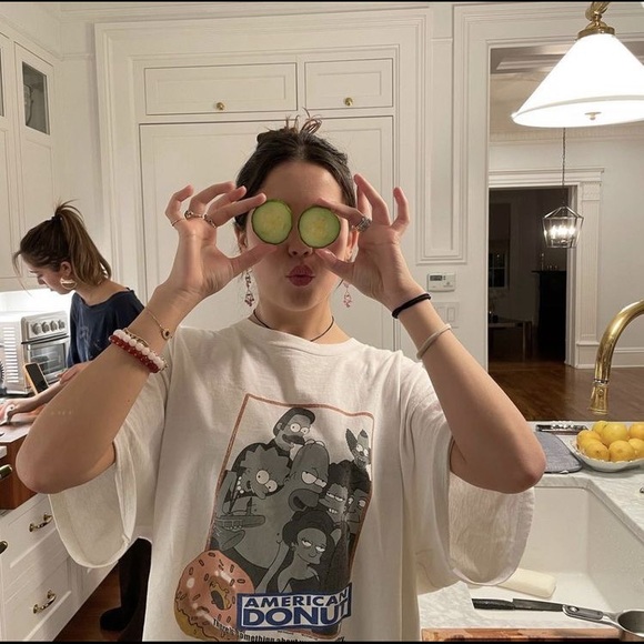 Profile Picture of Ivy Madison (@booksinpieces) on Poshmark