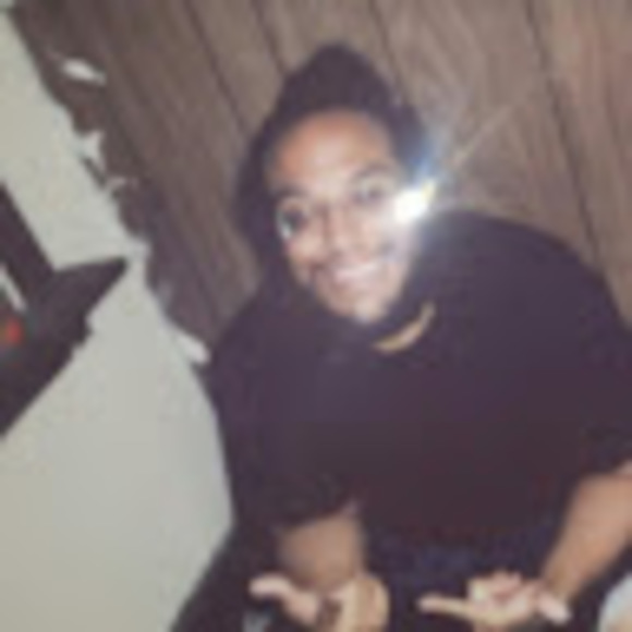 Profile Picture of Tony Savage (@123keo) on Poshmark