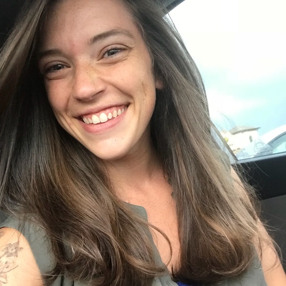 Profile Picture of Jenna Milinsky (@jlmil) on Poshmark