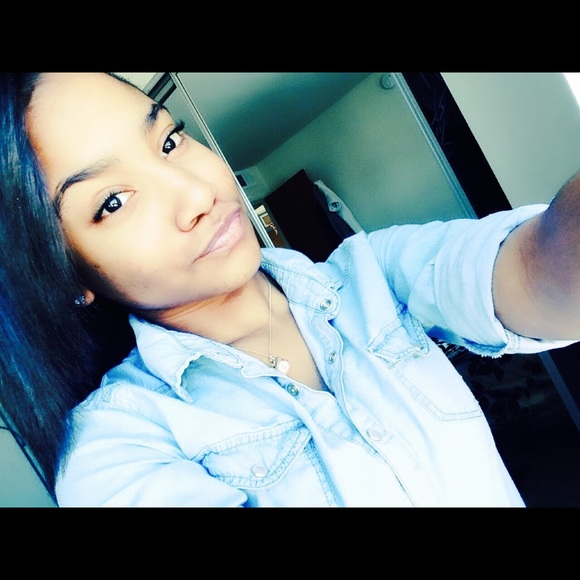 Profile Picture of Ashiya Ramsey (@imsoashiya) on Poshmark