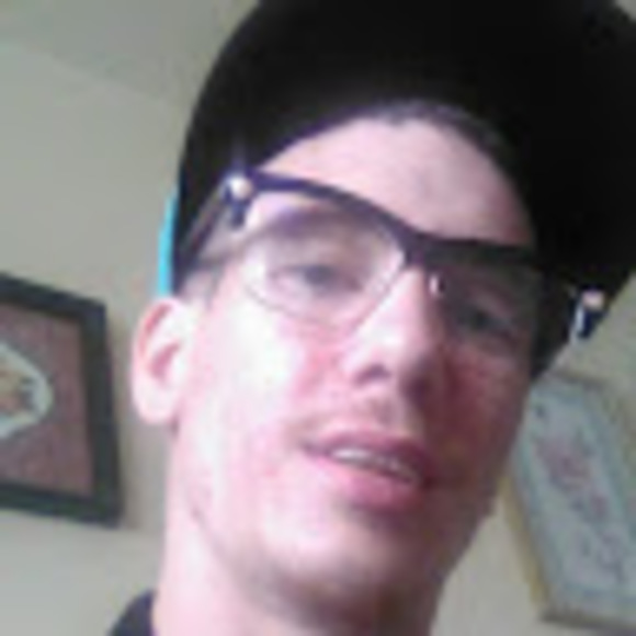 Profile Picture of Bradley Earley (@bradleyearley39) on Poshmark