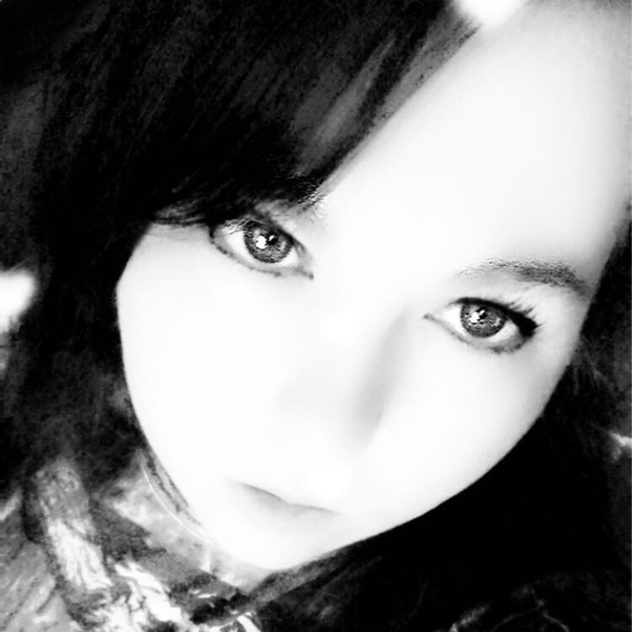 Jerrilyn Allphin - Poshmark Profile Picture of Jerrilyn Allphin (@jerrilynallphin) on Poshmark