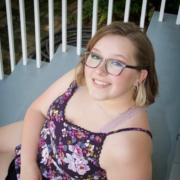 Profile Picture of Audrey Neal (@audreyneal223) on Poshmark