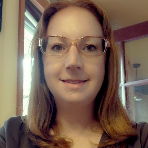 Profile Picture of Lori Richards tobias (@ltobias1) on Poshmark