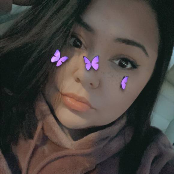 Profile Picture of Tiara Eichorst (@tiaraa1995) on Poshmark