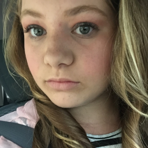 Profile Picture of Ali Manfield (@ali_skates) on Poshmark