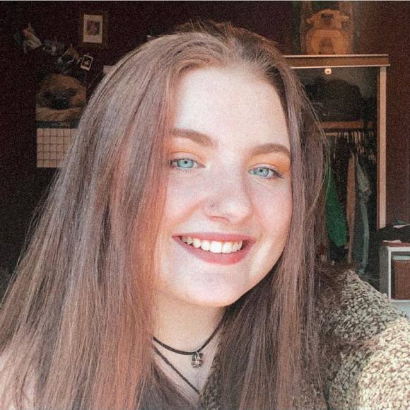 Profile Picture of Hayley Burke (@hayleyburke26) on Poshmark