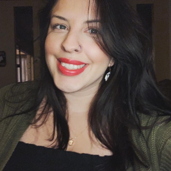 Profile Picture of Marisa Stoeger (@marisastoeger) on Poshmark