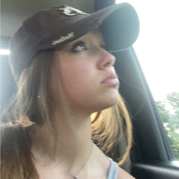 Profile Picture of Lillian Lamb (@lillianlambbb) on Poshmark