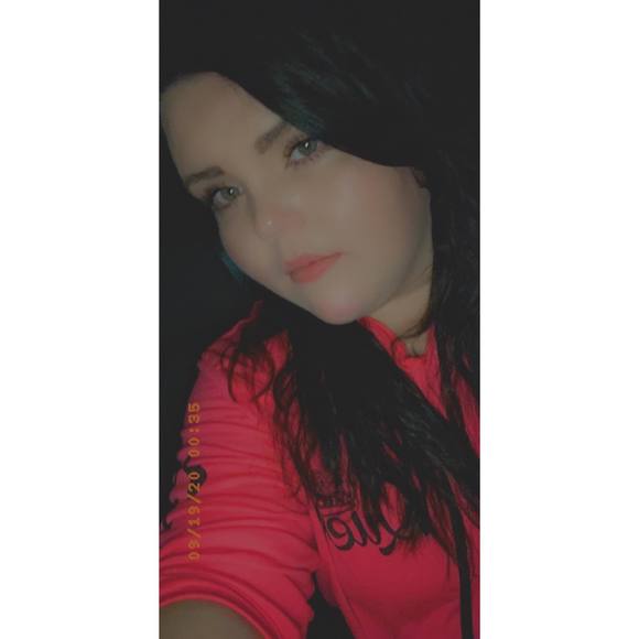 Profile Picture of Starlanda Hendrickson (@starlanda317) on Poshmark