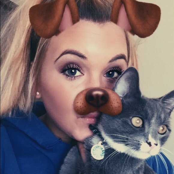 Profile Picture of Lexi Vidmar (@lexvidmar) on Poshmark