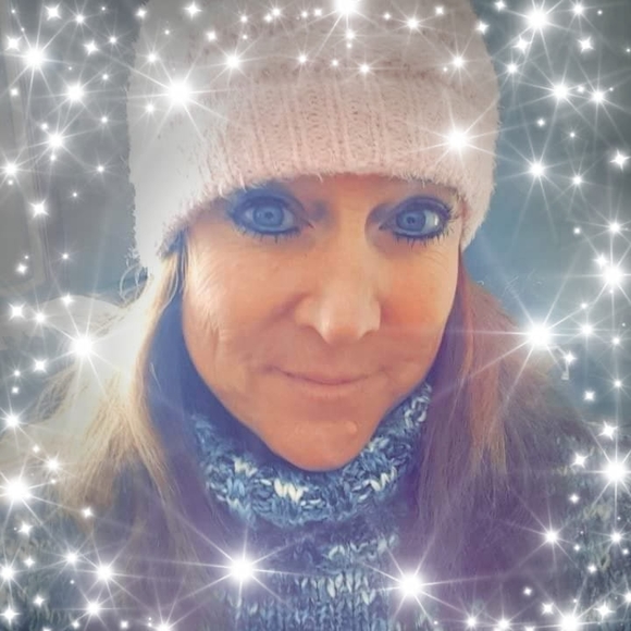 Kim Dyer jantzen - Poshmark Profile Picture of Kim Dyer jantzen (@kimjantzen) on Poshmark