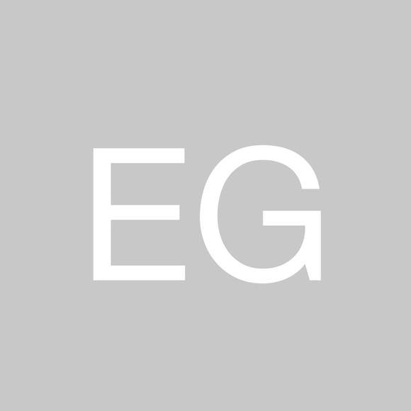 Profile Picture of Echo Grinstern (@thonas870) on Poshmark