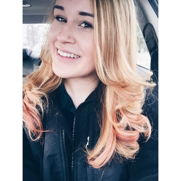 Profile Picture of Cait Kevett (@ckevett) on Poshmark