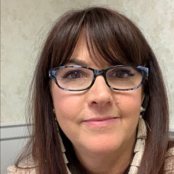 Cheryl Vassilopoulos - Poshmark Profile Picture of Cheryl Vassilopoulos (@cherylk1218) on Poshmark