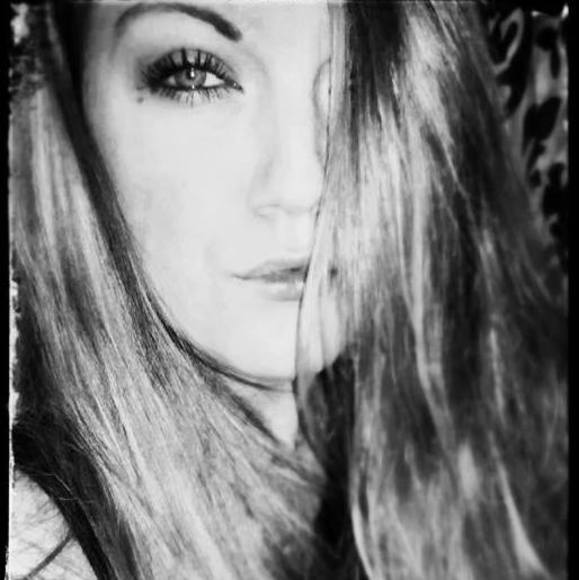 Profile Picture of Jessica Michella (@j_michella) on Poshmark