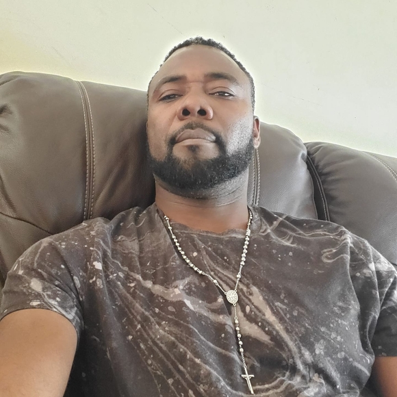 Profile Picture of Robinson Louis baptiste (@robinsonloui914) on Poshmark