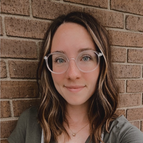 Profile Picture of Kaylen Vowels (@kaylenbontrager) on Poshmark