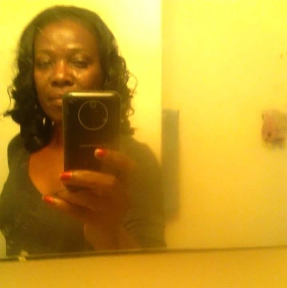 Profile Picture of Lois Connor calloway (@lcallo) on Poshmark