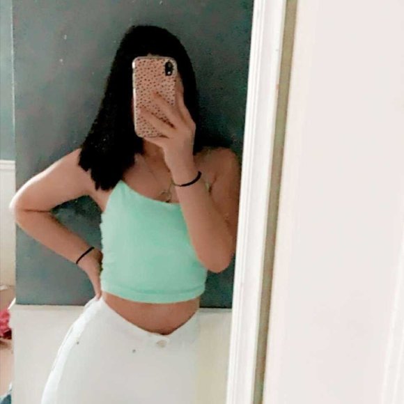 Profile Picture of Shelby Wimpy (@shelbywimpy10) on Poshmark