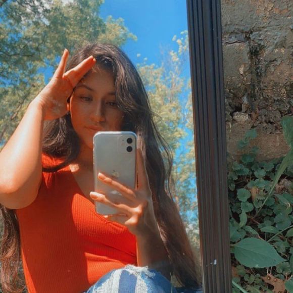 Profile Picture of Andrea Olvera (@alexolvera14) on Poshmark