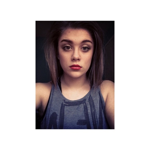 Profile Picture of Tia Vickers (@tvick123) on Poshmark