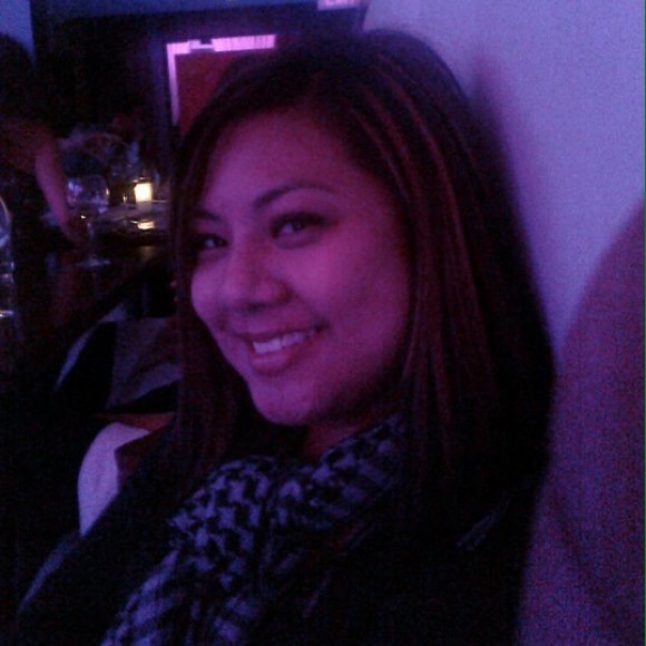 Profile Picture of Leilanie Manalo (@leilaniemanalo) on Poshmark